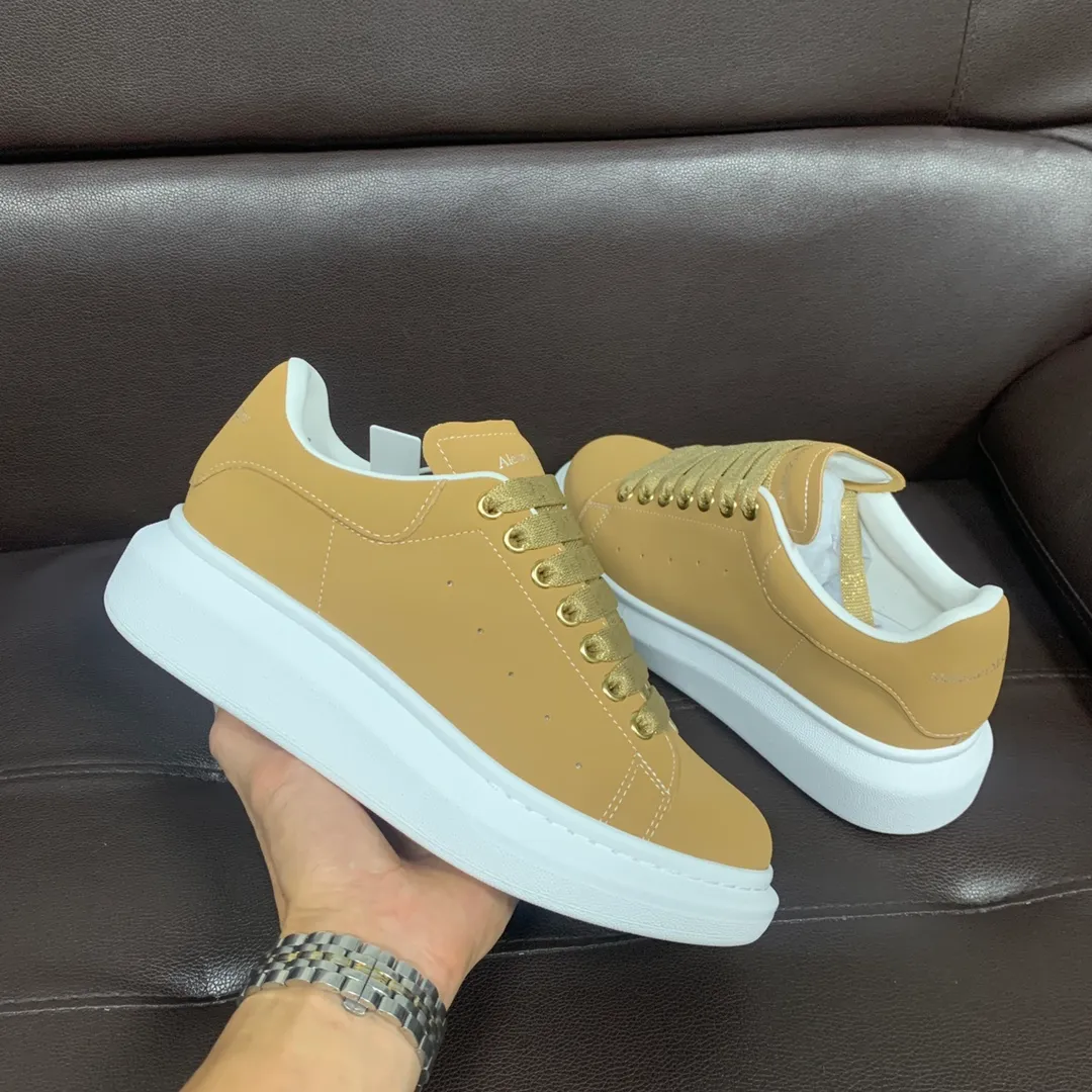 👟👟Ex-factory price 560👟👟 Professional McQueen factory. Top version. Couple style Alexander McQUEEN high version has been upgraded to the highest quality again✅ 💪McQueen Spring, Summer, Autumn and Winter top version Purchasing level✅ Recruiting national online and offline agents to join🤝 🏆Fabric: Original materials imported from Italy. Texture, water-resistant and non-discoloring 🏆Inner lining: ️A-grade Italian imported lining resistant to dirt, sweat-absorbent, breathable and comfortable 🏆Foot pads: top-grade imported Italian super-soft cowhide leather 🏆Outsole: PU+counter 1:1 🏆Shoe box: original white box. Plus white flip cover for double-layer protection. Cloth bag. Handbag. Certificate of 1:1 mold opening, 4-piece set. Delivered with a pair of shoelaces. 🖕🏿🖕🏿🖕🏿 You can choose any pair of shoelaces in any color of our factory 🏆Code number: women's 34-41. men's 38-46 🏆Special remarks (women's code 34.40.41, men's code 38.45.46 is customized, no returns or exchanges) Win-win cooperation 🤝